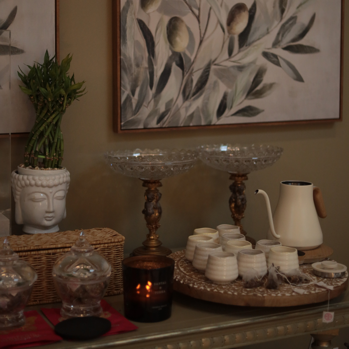 Decorative setup featuring elements for SOMATIC BREATHWORK + CRYSTAL SOUND HEALING experience.