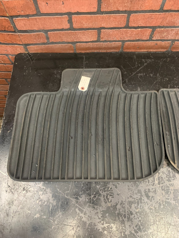 18-23 Chrysler 300 Mat Kit Rear LH AND RH Side Floor Mat Set 82213083