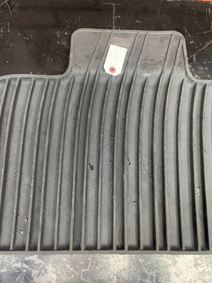 18-23 Chrysler 300 Mat Kit Rear LH AND RH Side Floor Mat Set 82213083