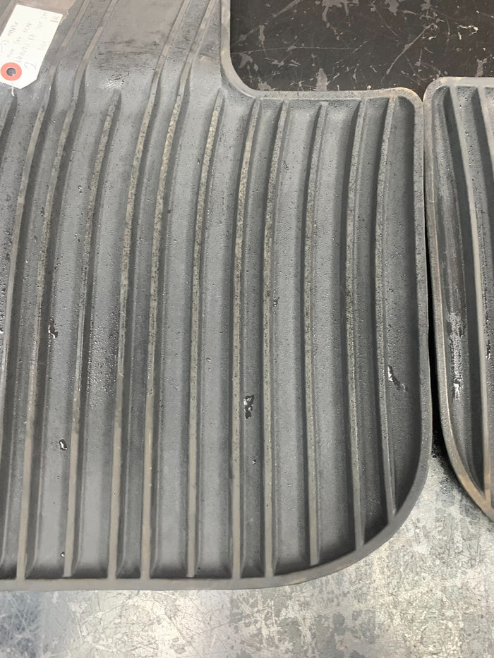18-23 Chrysler 300 Mat Kit Rear LH AND RH Side Floor Mat Set 82213083