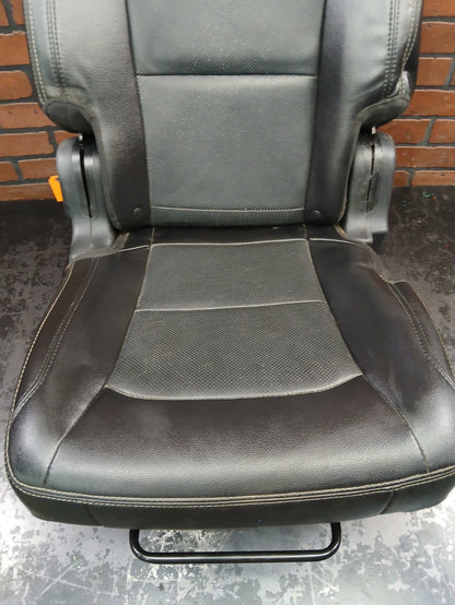 2016-2019 Ford Platinum Explorer 2nd Row Passenger RH Side Seat Black Leather