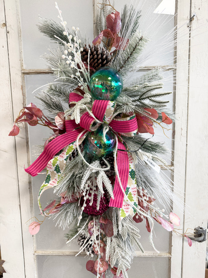 37" Kates Whimsical Door Swag