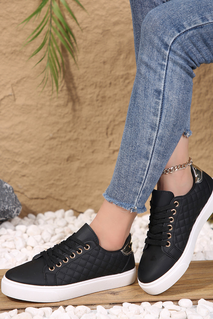 Black Color Contrast Quilted Lace-up Sneakers 🇺🇸