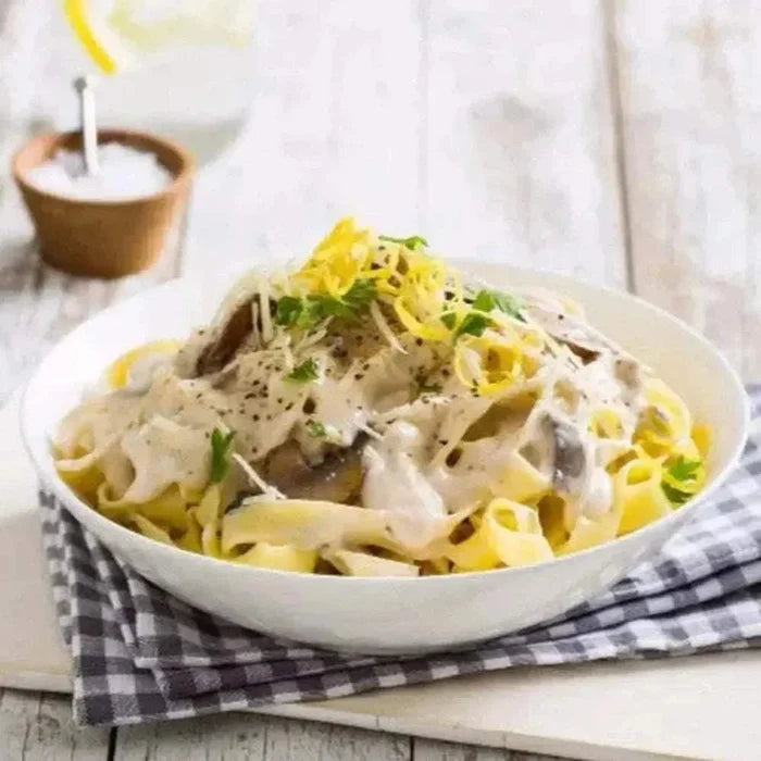 Denny Alfredo Pasta Sauce 400g creamy Parmesan garlic nutmeg flavor bottle