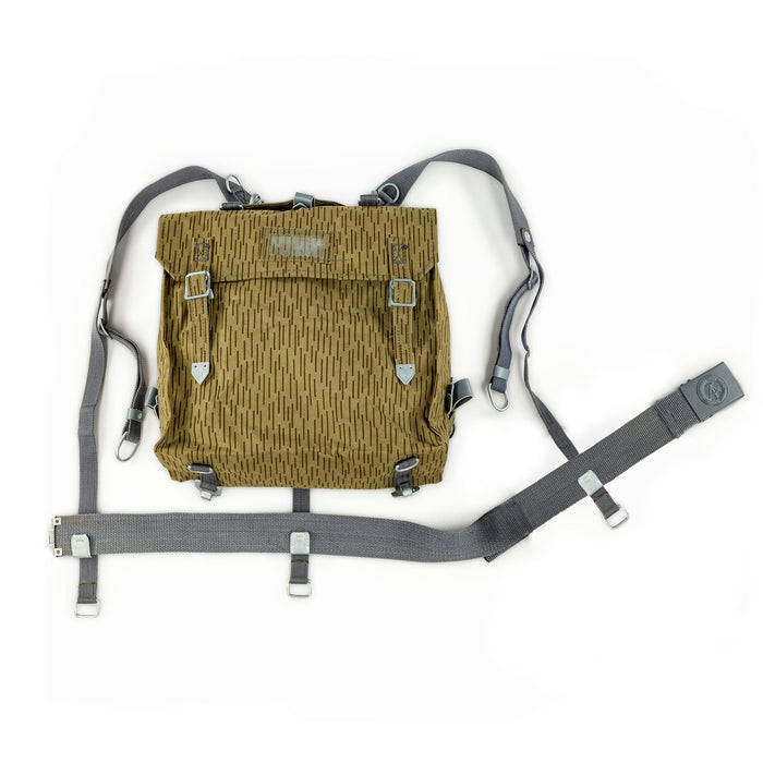 Canvas / Issued / 33.5"
