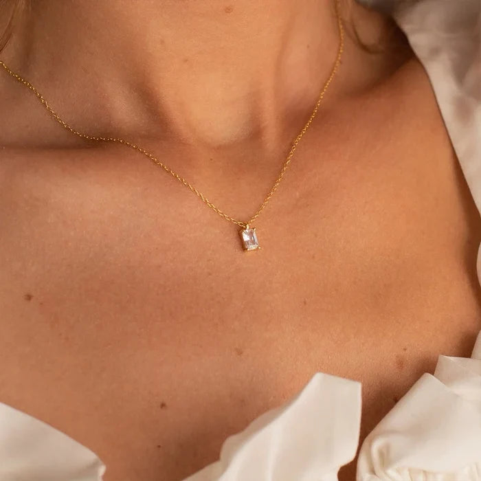 Elegant Rectangular Zirconia Pendant Necklace – Gold & Silver 🇬🇧