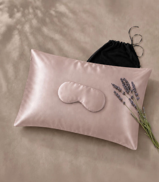 The Essential Sleep With Silk Gift Set includes a 100% silk Essential Pillowslip with hidden zip closure and a pure silk Eye Mask in your choice of colour combination.  The Sleep set is beautifully presented in a 100% Georgette silk reusable gift bag with drawstring.