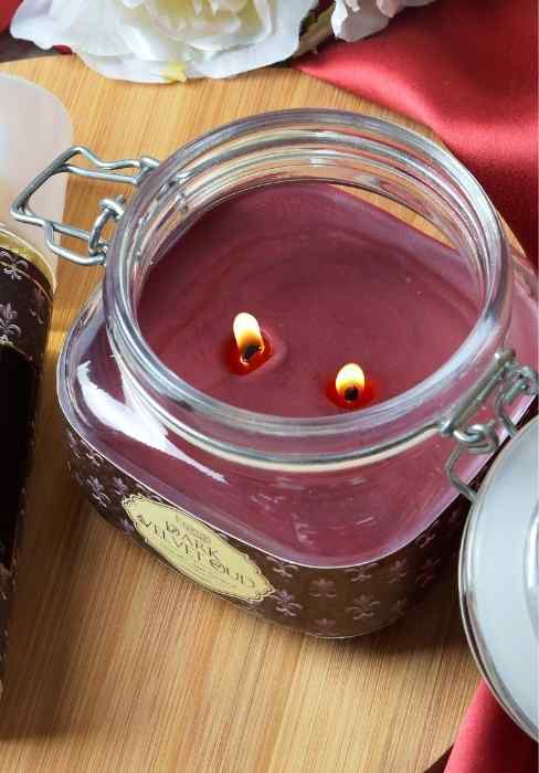 Eternia Dark Velvet Oud jar candle close-up with two wicks in burgundy wax