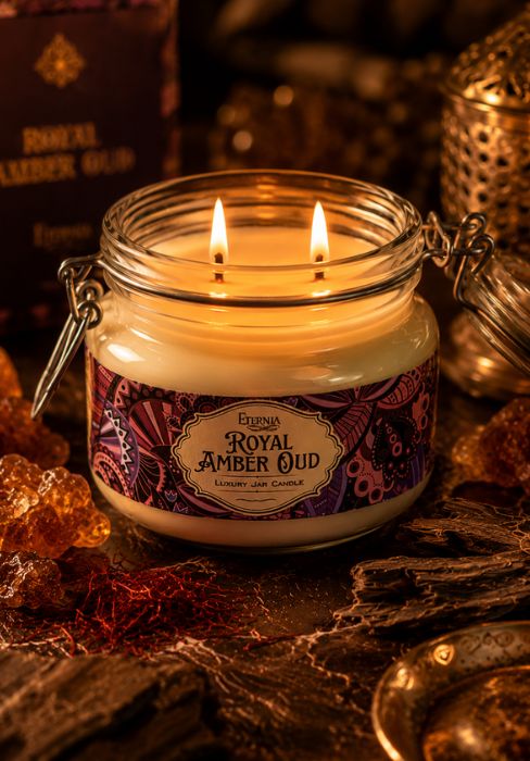 Royal Amber Oud double-wick jar candle with two flames in amber glass, metal clasp lid