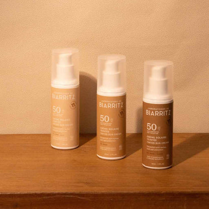 Laboratoires de Biarritz Sävytetty aurinkovoide kasvoille SPF50 50ml - Golden