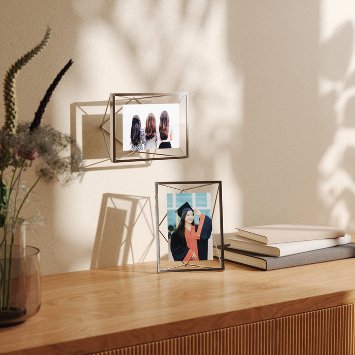 Tabletop Frames | color: Chrome | size: 4x6" (10x15 cm) | Hover