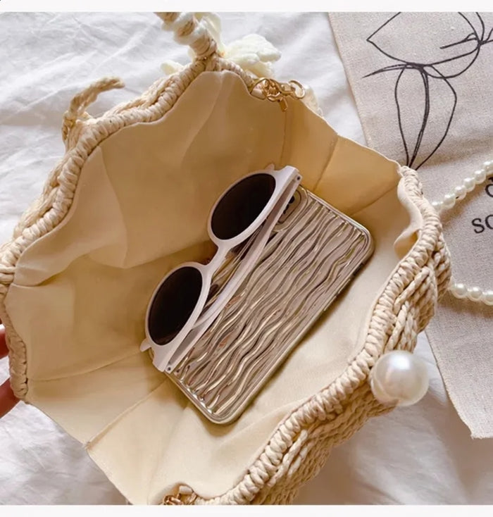 Grace Beauty shell-shaped raffia clutch handbag with woven design and pearl detail, crossbody shoulder bag.