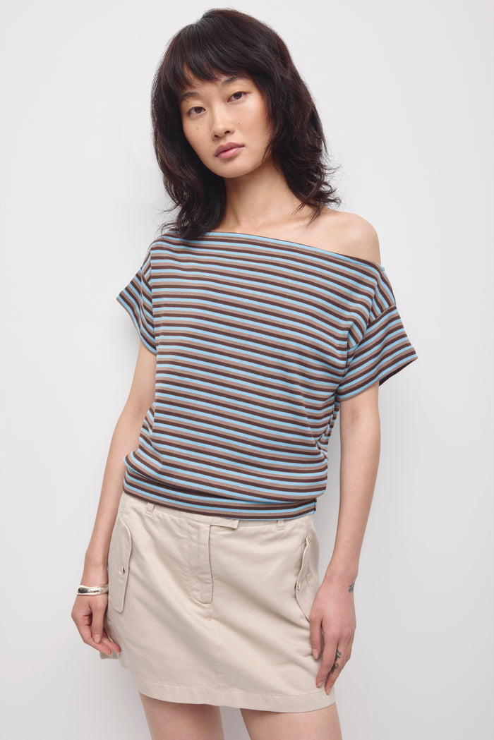 Model is 5’9” and is wearing a size XS.